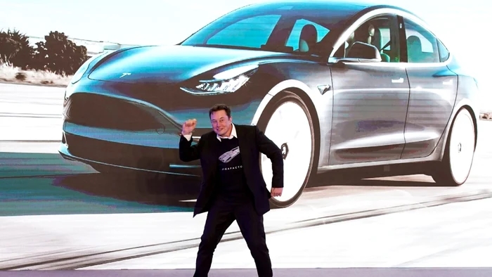 Elon Musk își exprimă îngrijorarea față de controlul asupra Tesla