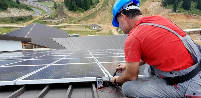 Fonduri europene pentru panouri solare și gospodării vulnerabile