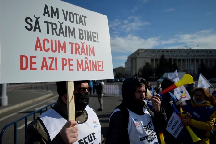 Măsurile de reducere a personalului în administrație stârnesc nemulțumiri și amenințări de proteste