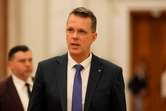 Ministrul Apărării atrage atenția asupra unui dezechilibru major în sistemul de pensii din România