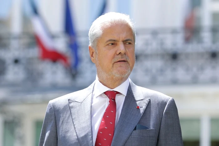 Polemici politice: Un fost premier replică la critici privind finanțarea fundației sale