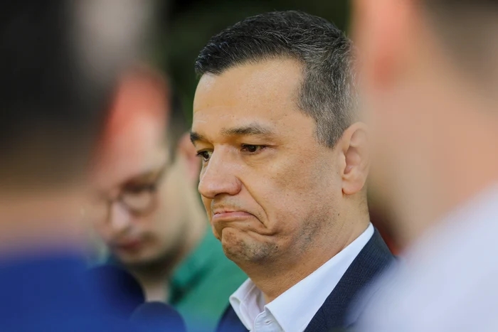 Critici la adresa stilului de guvernare: Selfie-stick versus seriozitate