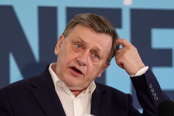 Critici aprige în politica românească după înmormântarea unui fost președinte