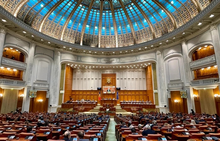 Legi esențiale pentru buget, blocate în Parlament. Cum politicienii au amânat proiecte vitale în favoarea vacanței