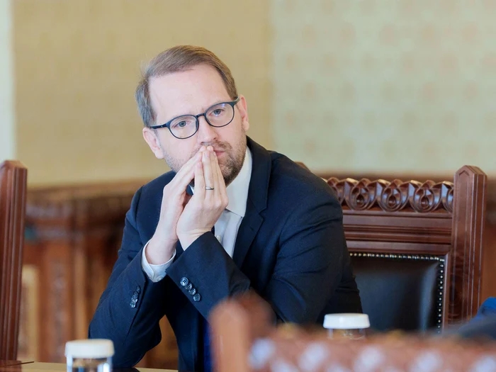 USR propune limitarea bonusurilor în sectorul public și alte măsuri de eficientizare a cheltuielilor